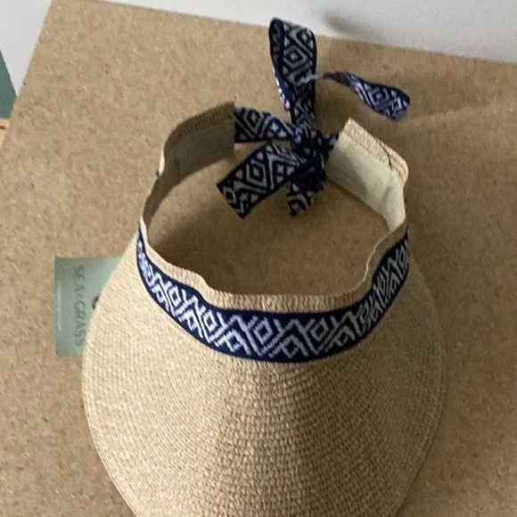 Sea & Grass packable visor with blue ribbon. - Picture 3 of 5